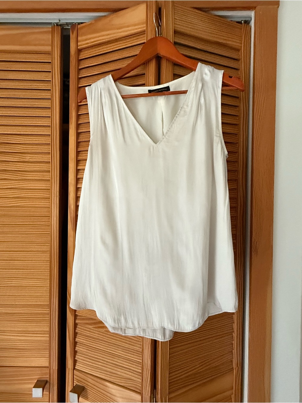 Banana Republic Off-White, Beige Sleeveless Top with V-Neck